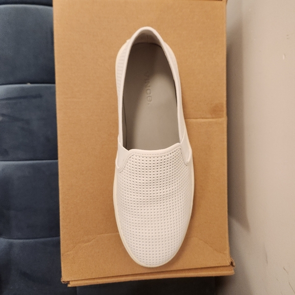 Like new - Vince Perforated white Leather Blair Sneaker 6.5 - Picture 7 of 11